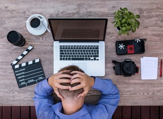Druck am  Arbeitsplatz: Wie Stress die Herzgesundheit von Männern gefährdet