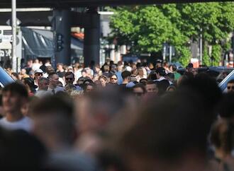 Bericht: Mehr als 240.000 Ausländer erhielten 2024 deutschen Pass