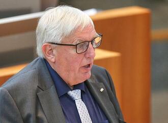 Lauman will Aufgaben zwischen Apotheken und Ärzten neu aufteilen