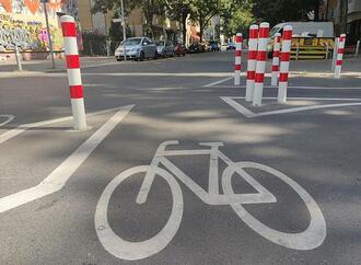 Berliner scheitern mit Eilantrag gegen Straßenpoller & Co