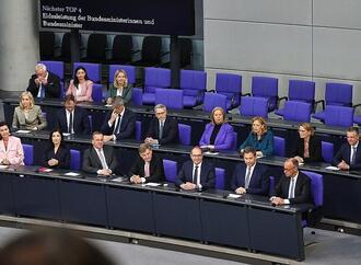 Bericht: Bundesregierung will sich 208 neue Stellen schaffen