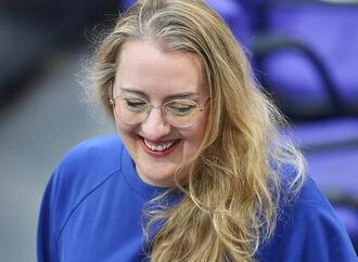 Dröge will Preis für Deutschland-Ticket wieder auf 49 Euro senken