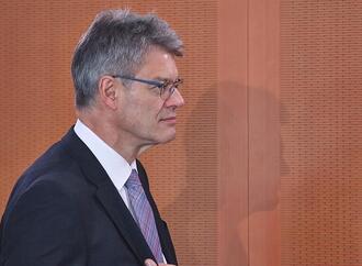 Schnieder erwägt Preisanpassung von Deutschlandticket an Inflation