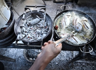 Eine Milliarde Menschen in Afrika leiden unter ungesundem Kochen an offenen Feuern