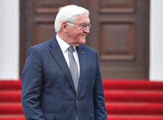 Steinmeier bei Halbfinale der Frauen-EM im Stadion