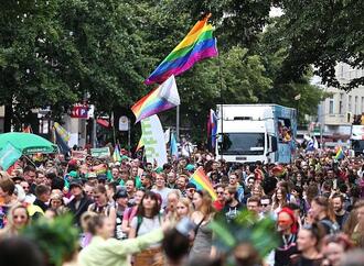 Hunderttausende bei Berliner CSD - Festnahmen bei Gegendemo