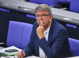 Kritik an ''Kulturkampf-Minister'' Weimer wegen Genderverbots