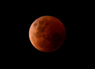 Totale Mondfinsternis am Sonntag: Guter Blick aber nicht überall gegeben