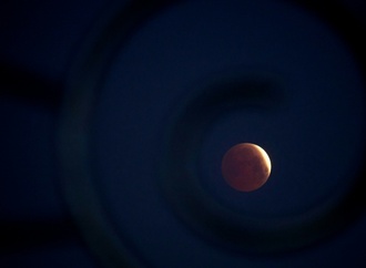 Totale Mondfinsternis am Sonntag am Abendhimmel sichtbar