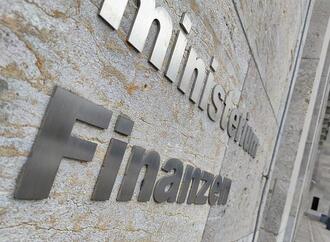 IW: Schwarz-Rot stopft mit Sondervermögen Haushaltslöcher