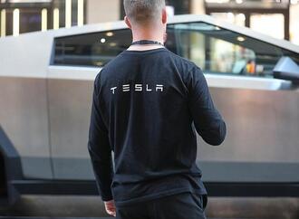Tesla-Betriebsräte fordern Weihnachtsgeld statt Socken