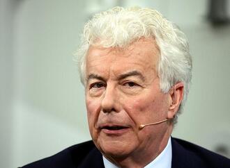 Ken Follett sieht keinen Widerspruch zwischen Luxus und Links-Sein