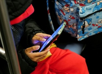 Drei Viertel der Eltern streiten mit ihrem Kind über Smartphonenutzung