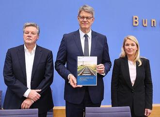 Al-Wazir gibt Bund Schuld für Probleme bei Deutscher Bahn