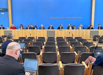 Bundesregierung will Trump-Lob nicht bewerten