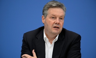 Rückschlag für Verkehrsminister Schnieder: Kandidat für wichtigen Bahn-Posten verzichtet