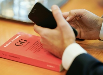 Urteil in Hessen: Kanzlei muss Überlastung von Mitarbeitern entgegenwirken