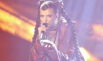 Nina Chuba auf Platz eins der Album-Charts