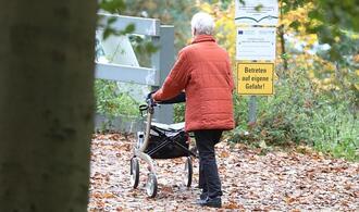 Paritätischer und Opposition warnen vor Abschaffung der Pflegestufe 1