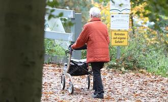 Paritätischer und Opposition warnen vor Abschaffung der Pflegestufe 1