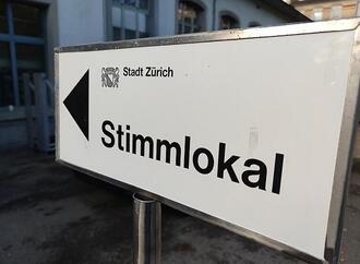 Schweizer stimmen knapp für elektronische ID