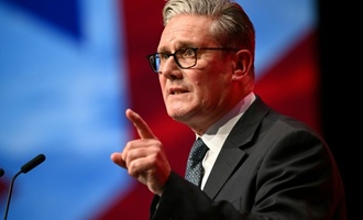 Britischer Premier Starmer attackiert Rechtspopulisten in Labour-Parteitagsrede