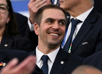 Fußballer Philipp Lahm und Schauspielerin Anna Loos mit Bundesverdienstkreuz geehrt