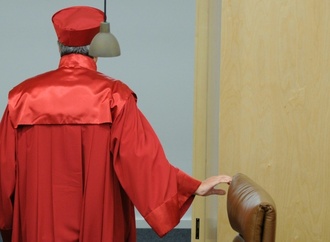 Brosius-Gersdorf hadert mit Rückzug von Kandidatur - Scharfe Kritik an Merz