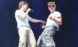 01099 stürmen an Spitze der Album-Charts