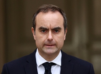 Regierungskrise in Frankreich: Macron will sich ''Verantwortung stellen''