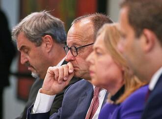 Linke wirft Koalition ''Planwirtschaft für Sozialabbau'' vor