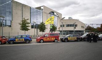 Auto-Gipfel: Greenpeace pocht auf zügigen Umstieg auf E-Mobilität