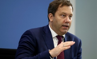 EU-Finanzminister diskutieren in Luxemburg über eingeforene russische Vermögen