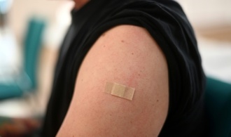 Keine Quarantäne-Entschädigung ohne Impfung: Selbstständiger scheitert vor Gericht
