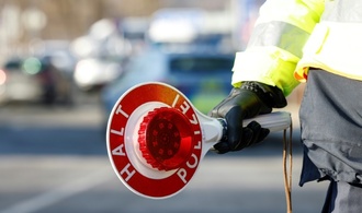 Protestbus aus Verkehr gezogen: Polizei prüft hunderte Posts im Netz