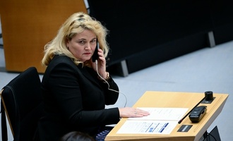 Berliner AfD wählt Landeschefin Brinker zu Spitzenkandidatin für Abgeordnetenhauswahl
