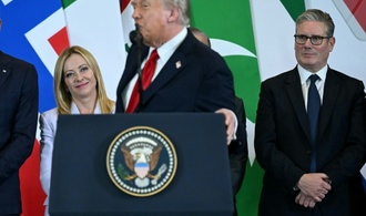 ''Sie ist eine schöne junge Frau'': Trump lobt Meloni bei Gaza-Gipfel für ihr Äußeres