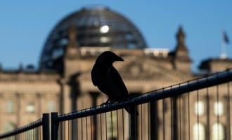 Merz hält Regierungserklärung im Bundestag - Debatte auch zu neuem Wehrdienst