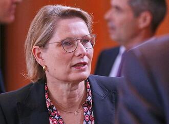 Justizministerin packt neues Firmenmodell an