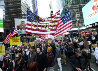 Unzählige Menschen bei landesweiten ''No Kings''-Protesten gegen Trump