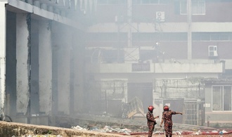 Brand zerstört Frachtkomplex des größten Flughafens von Bangladesch