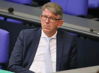 Staatsminister Weimer unter Druck - Schützenhilfe von Nouripour