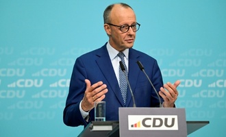 Merz räumt ''Fehler'' in Koalition ein - Gespräche zu Wehrdienst und Rente geplant