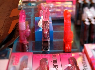 Schadstoffe und indiskrete Apps: Nur sieben von 19 Sextoys unbedenklich nutzbar