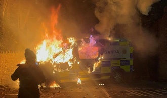 ''Gewaltsame'' Proteste vor Hotel für Asylsuchende in Irland - sechs Menschen festgenommen