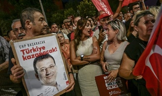 Prozess gegen bei Protesten in der Türkei festgenommene Fotografen vertagt