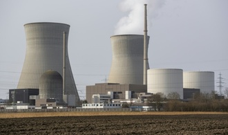 Kühltürme von ehemaligem Atomkraftwerk Gundremmingen in Bayern werden gesprengt