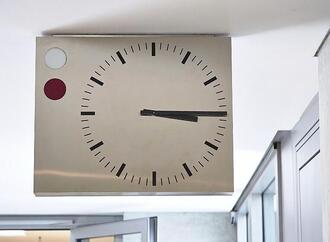 Uhren auf Normalzeit umgestellt