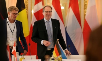 Dobrindt äußert Verständnis für Spionagevorwürfe gegen die AfD