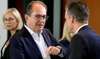 Dobrindt will Schüler auf Kriegsgefahren vorbereiten